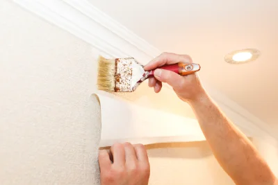 Pose de papier peint à Tréglonou — revêtements muraux et toiles de verre